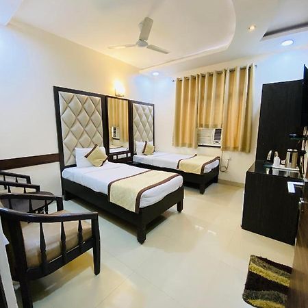 Hotel Pradeep Palace Gorakhpur Zewnętrze zdjęcie