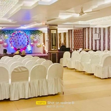 Hotel Pradeep Palace Gorakhpur Zewnętrze zdjęcie