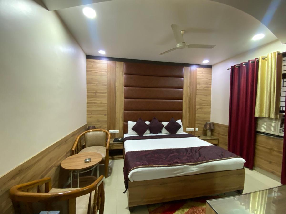 Hotel Pradeep Palace Gorakhpur Zewnętrze zdjęcie