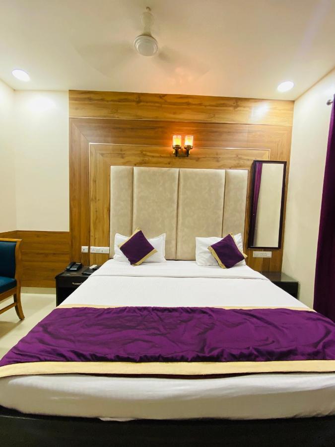 Hotel Pradeep Palace Gorakhpur Zewnętrze zdjęcie