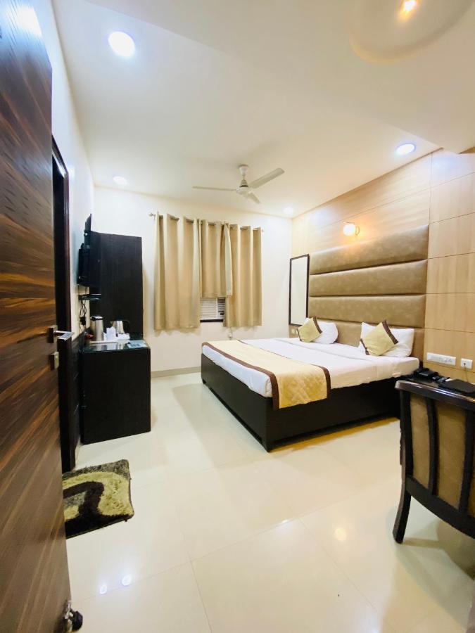 Hotel Pradeep Palace Gorakhpur Zewnętrze zdjęcie