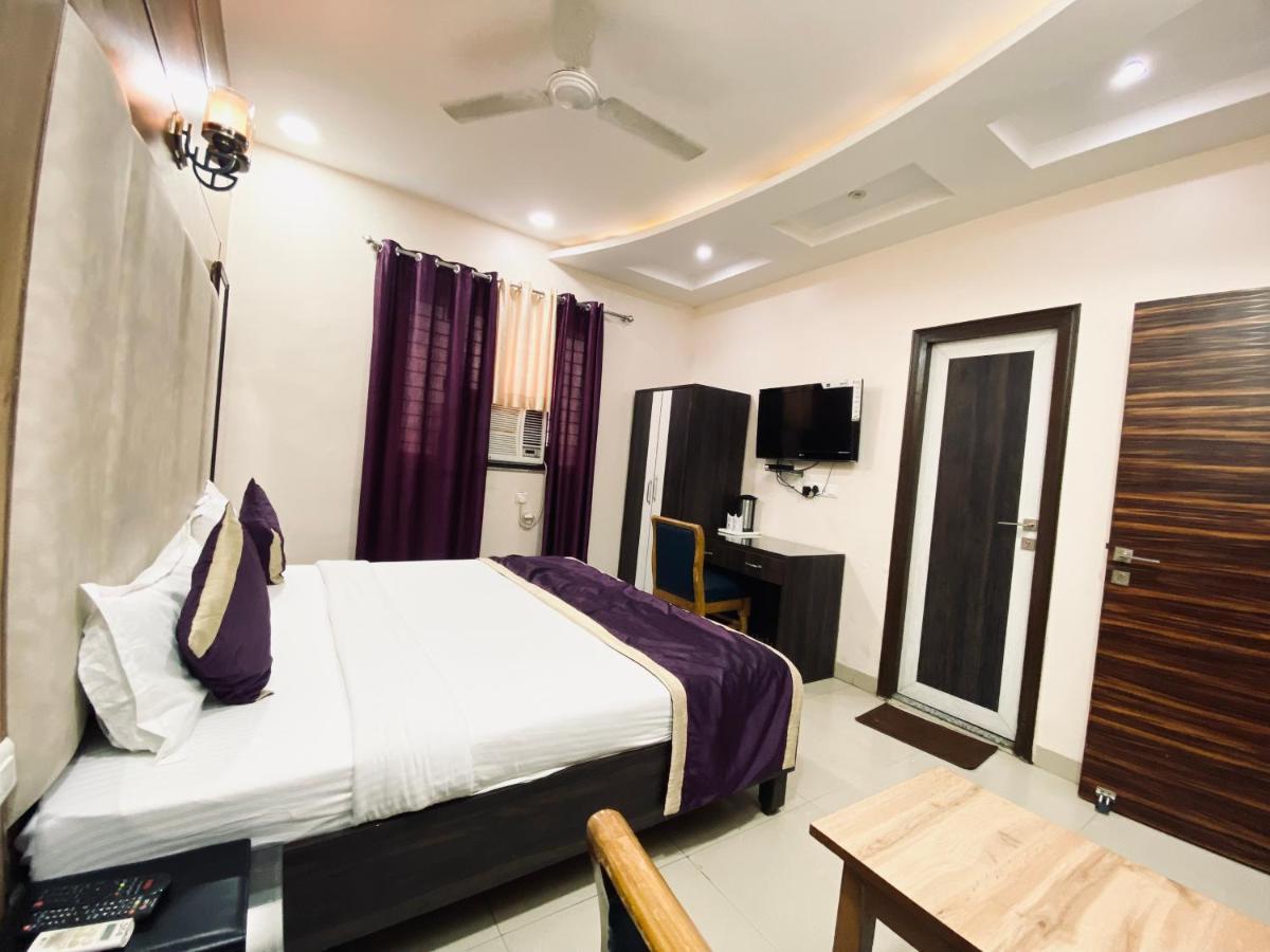 Hotel Pradeep Palace Gorakhpur Zewnętrze zdjęcie