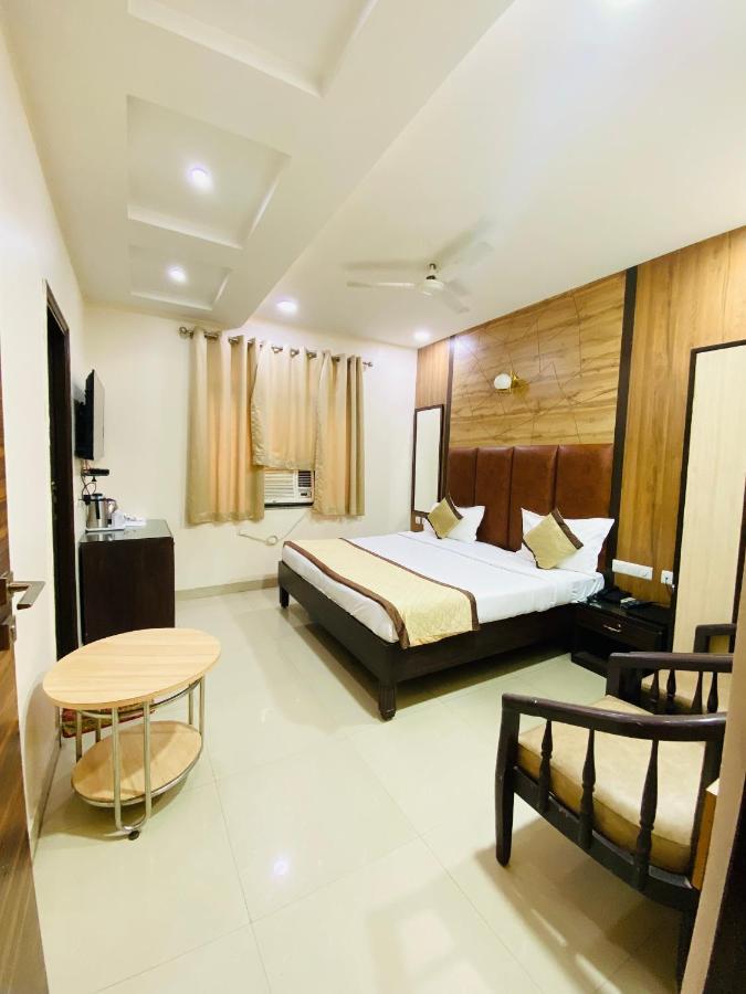 Hotel Pradeep Palace Gorakhpur Zewnętrze zdjęcie
