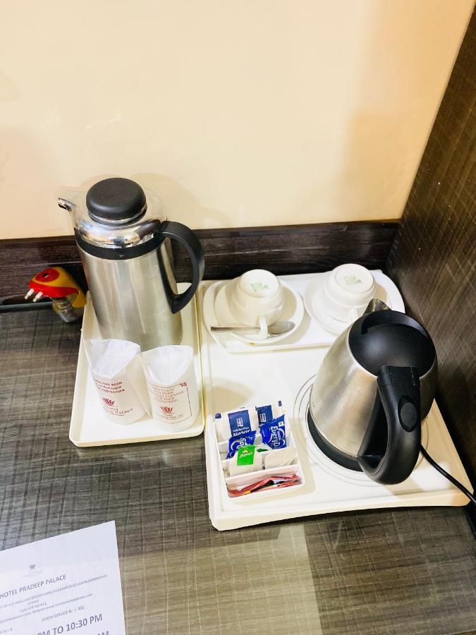 Hotel Pradeep Palace Gorakhpur Zewnętrze zdjęcie