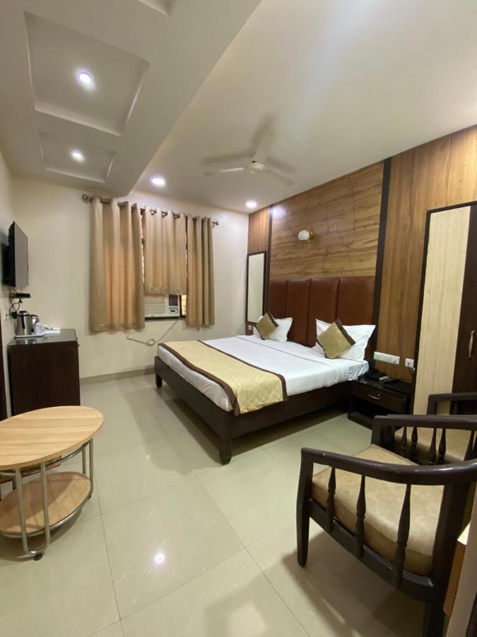Hotel Pradeep Palace Gorakhpur Zewnętrze zdjęcie