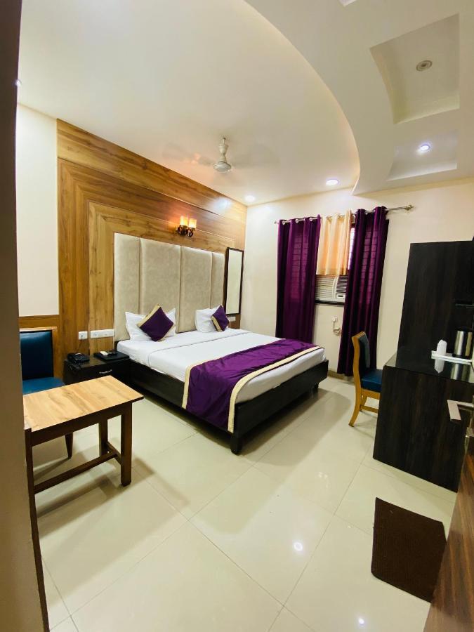 Hotel Pradeep Palace Gorakhpur Zewnętrze zdjęcie