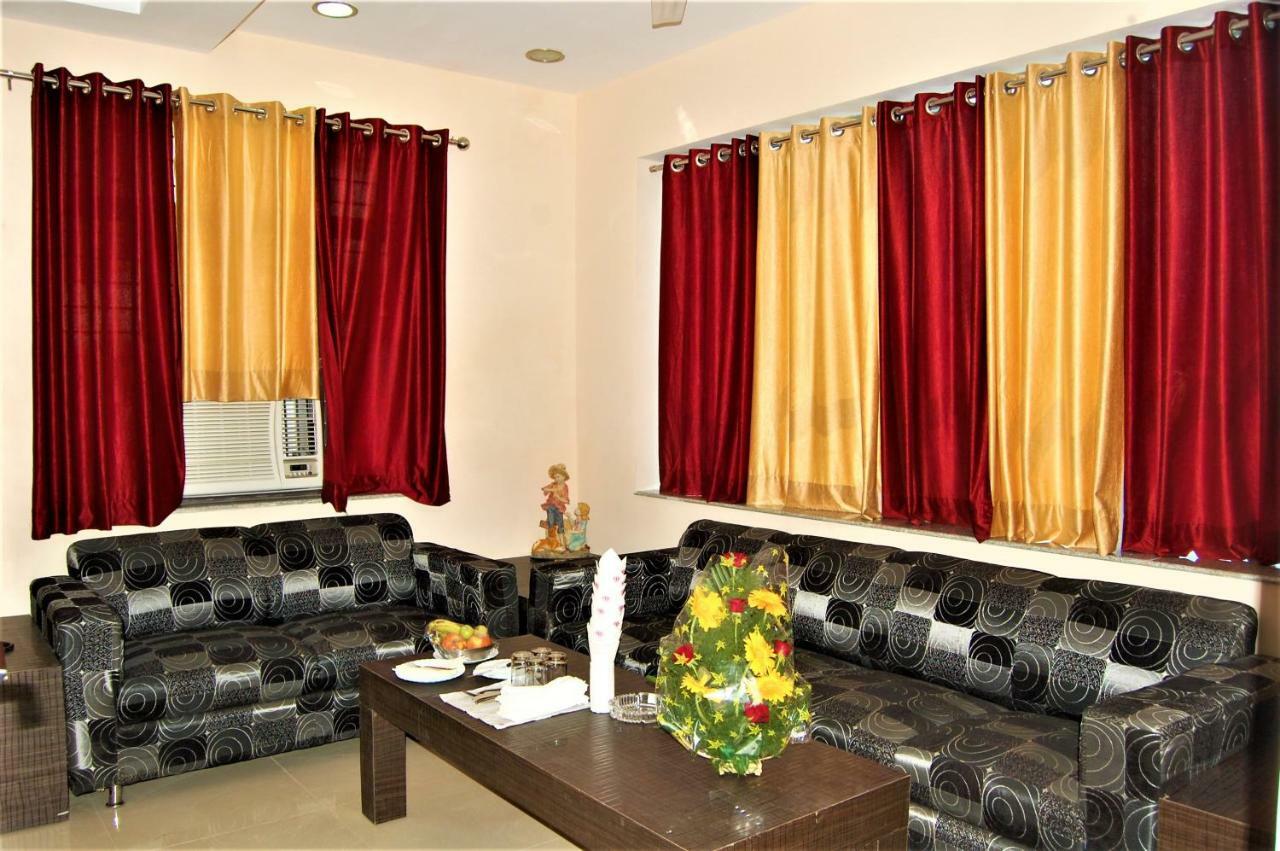 Hotel Pradeep Palace Gorakhpur Zewnętrze zdjęcie